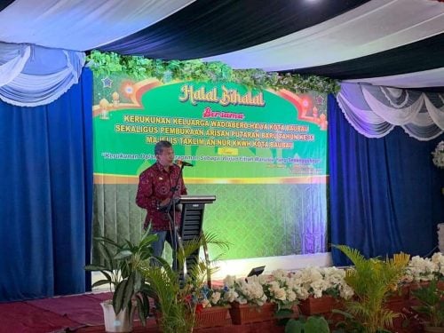 Pj Bupati Buton Tengah, Muhammad Yusup menghadiri halalbihalal Kerukunan Keluarga Besar Wadiabero-Haiya yang digelar di Hotel Mira Kota Baubau, Minggu (05/06/2022). (Foto: Ist)
