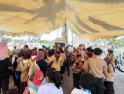 Puluhan Anggota Pramuka Kota Baubau Mengunjungi KRI Dewaruci