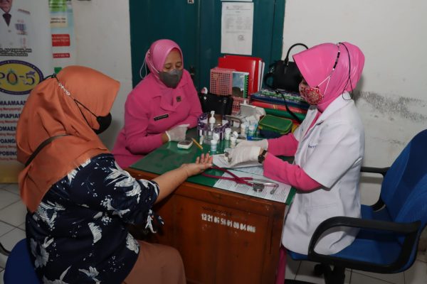 Polres Baubau menggelar vaksinasi serentak dan pemeriksaan kesehatan gratis. (Foto: Ist)