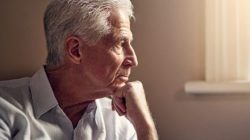 Ilustrasi Orang Tua Alzheimer (Healthline)