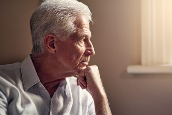 Ilustrasi Orang Tua Alzheimer (Healthline)