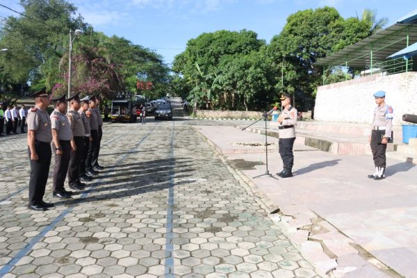 Acara kenaikan pangkat anggota Polres Baubau digelar di kawasan Benteng Keraton Buton. (Foto: Ist)