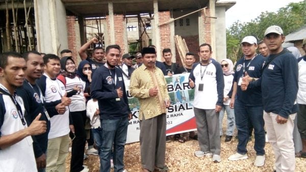 Alumni SMKN 2 Raha Bantu Pembangunan Masjid Al Mangka