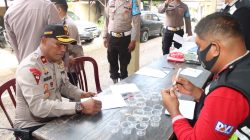 Personil Polres Baubau menjalani tes urine pemeriksaan penyalahgunaan narkoba. (Foto: Istimewa)