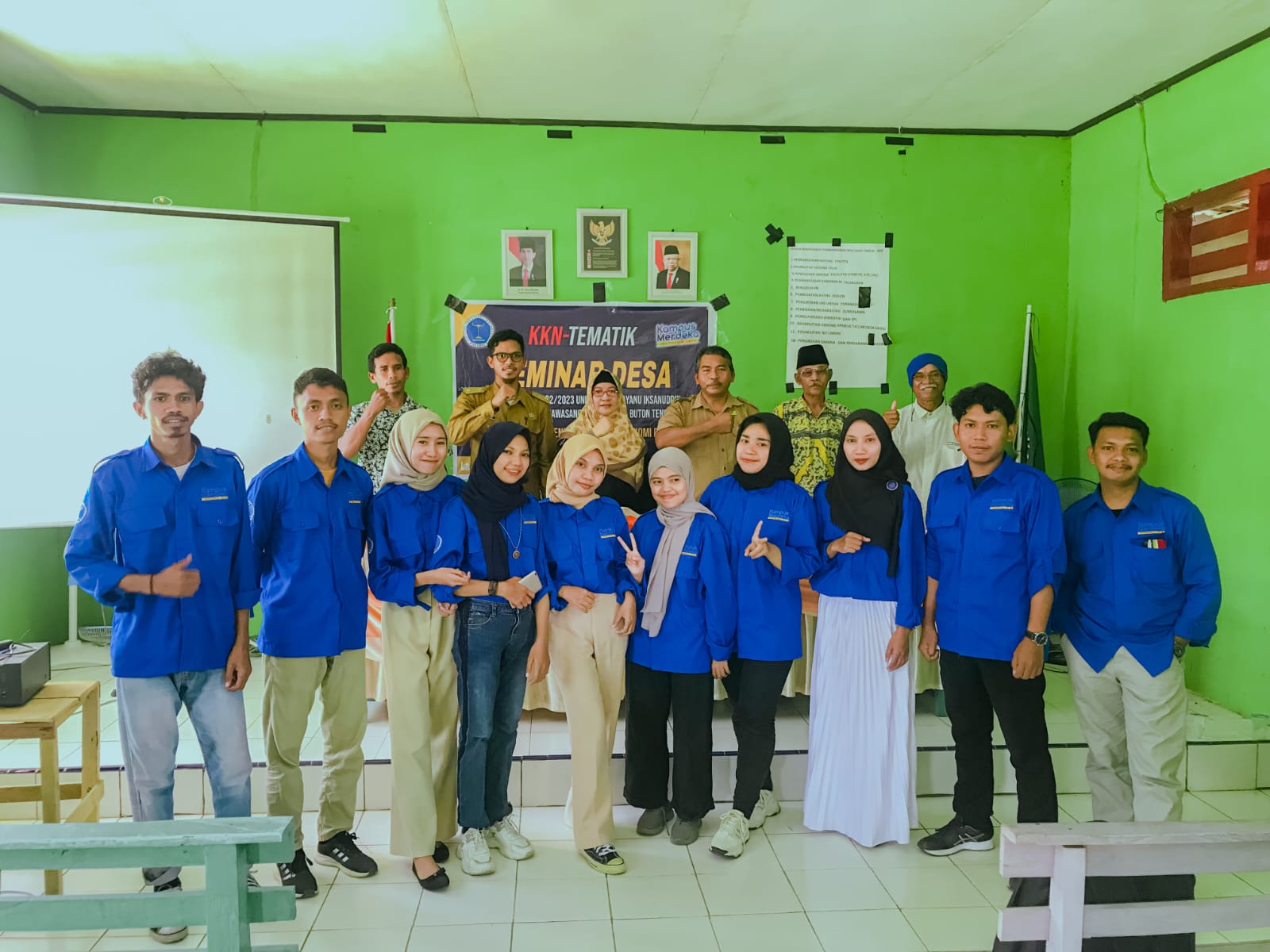 Foto bersama mahasiswa KKN Unidayan dan warga Desa Lagili. (Foto Istimewa)
