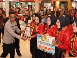 Memperingati Hari Pahlawan, Polwan Polres Baubau Juara 1 Lomba Tari Kreasi