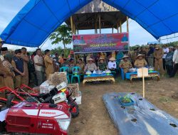 Pemkab Mubar Launching Penanaman Cabai dan Membagikan Alat Pertanian