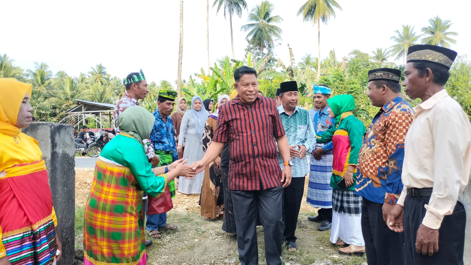 Wakil Bupati Butur, Ahali menghadiri pesta panen di Desa Morindino, Kecamatan Kambowa, Minggu (27/11/2022). (Foto Istimewa)