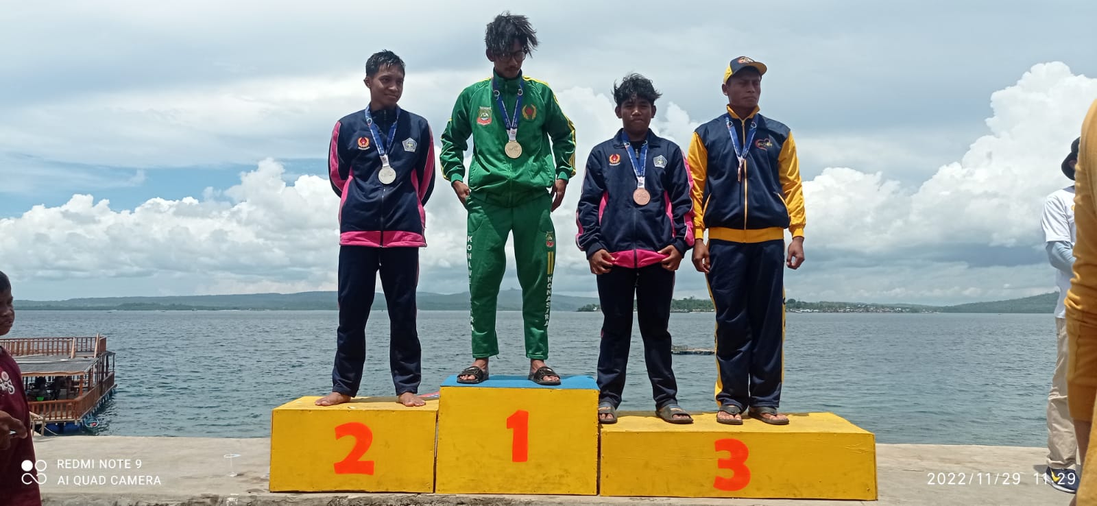 Konawe Utara (Konut) berhasil menyabet tiga medali emas pada Cabor Selam Putra (_Finswimming_) di Porprov XIV Sultra 2022 yang diselenggarakan di Kota Baubau, Selasa (29/11). (Foto Asmar)