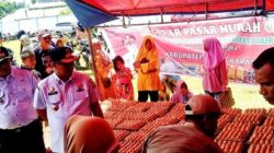 Pemerintah Daerah Kabupaten Muna Barat menggelar pasar murah di wilayah Lawa Raya, tepatnya di Lapangan Desa Lapolea, Kecamatan Barangka, Rabu, 7 Desember 2022. (Foto Labulu)