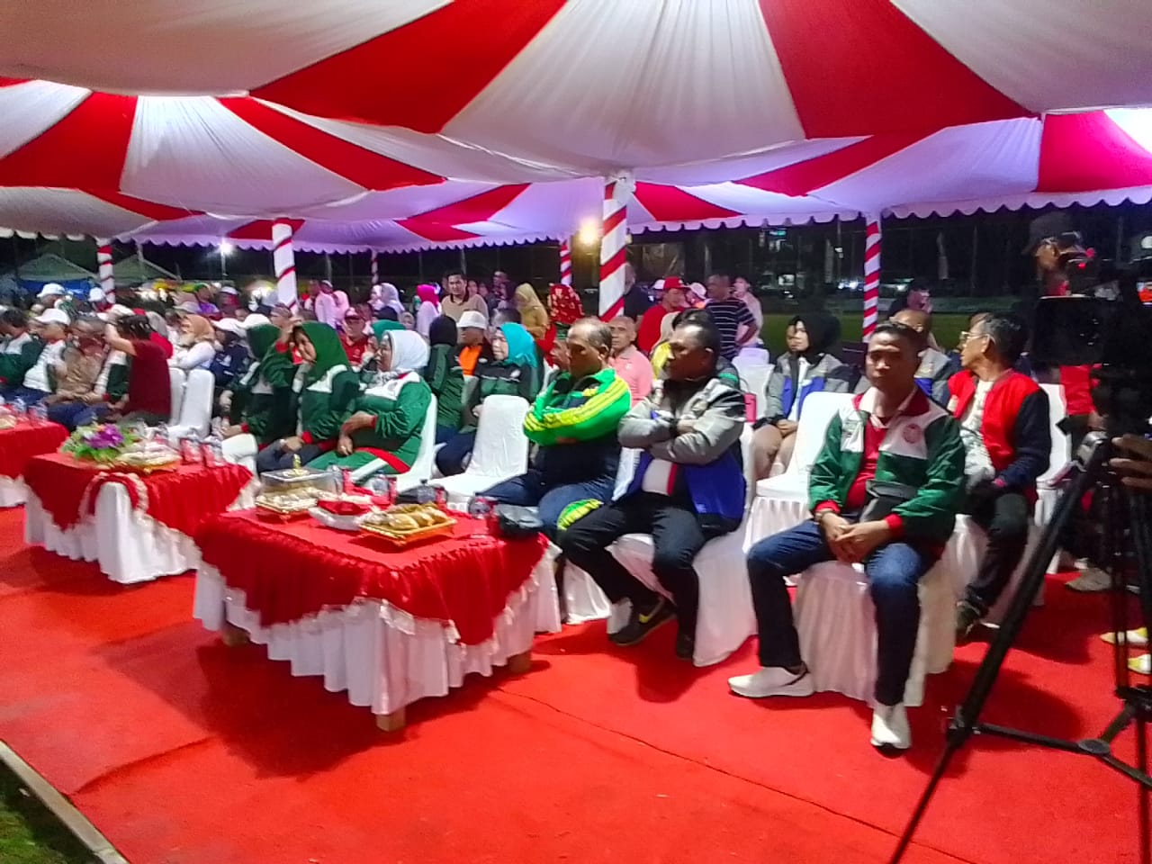 Sekretaris Daerah (Sekda) Kabupaten Buton Utara (Butur), Muh. Hardhy Muslim mewakili Bupati Butur menghadiri pembukaan Pekan Olah Raga dan Seni (Porseni) HUT ke-77 PGRI dan Hari Guru Nasional (HGN) tahun 2022 tingkat Provinsi Sulawesi Tenggara (Sultra) di Lapangan Molawe, Kabupaten Konawe Utara (Konut), Sabtu (10/12/2022) sekira pukul 20.30 Wita. (Foto Istimewa)