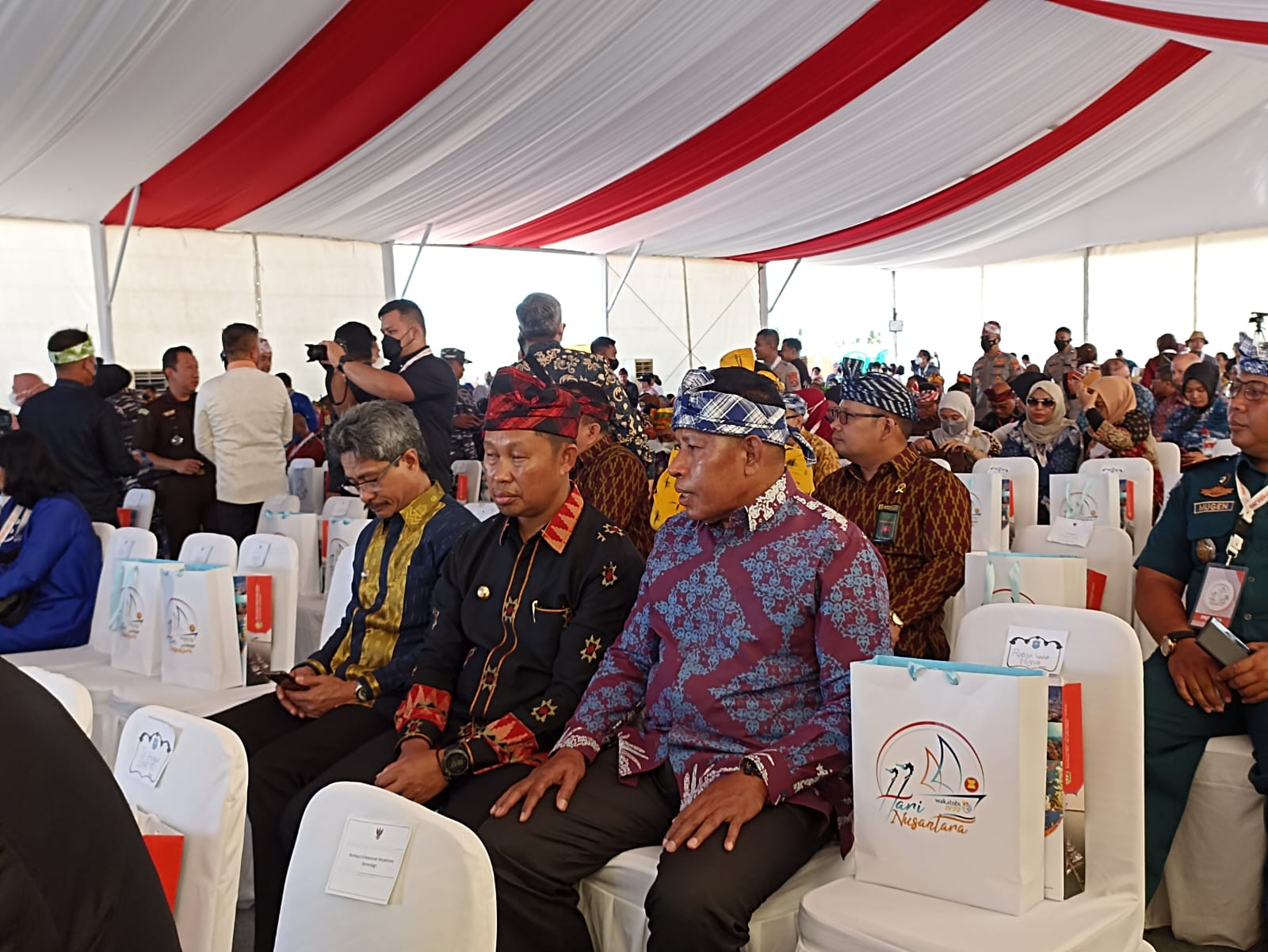 Wakil Bupati (Wabup) Buton Utara (Butur) Ahali menghadiri acara puncak Peringatan Hari Nusantara (PHN) tahun 2022 tingkat nasional di Marina Togo Mowondu, Pulau Wangi-Wangi, Provinsi Sulawesi Tenggara (Sultra), Selasa (13/12/2022). (Foto Istimewa)