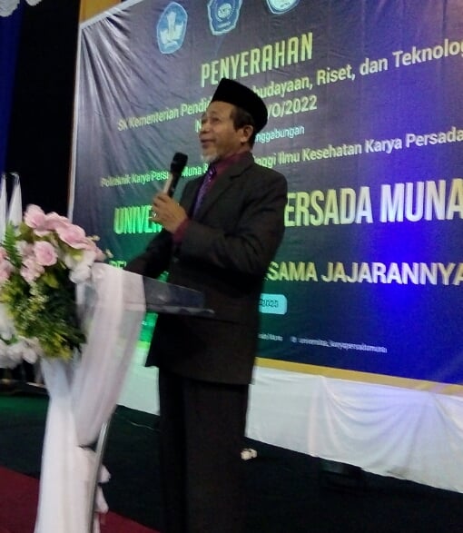 Prof. Usman Rianse saat membawakan sambutan usai dilantik sebagai Rektor UKPM. (Foto: Anuardin)