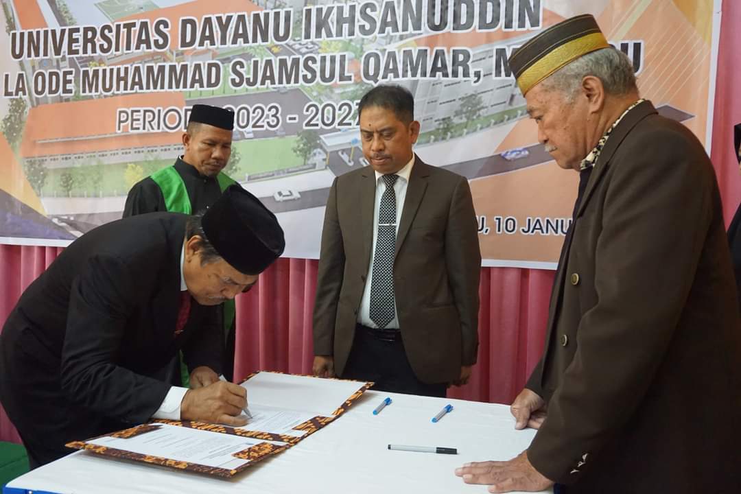 Suasana pelantikan Ir LM Sjamsul Qamar sebagai Rektor Unidayan periode 2023-2027 di salah satu hotel di Kota Baubau. (Foto Istimewa)
