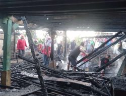 Dua Rumah Ludes Terbakar di Sampolawa