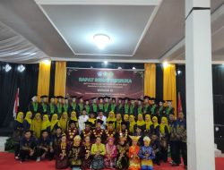 Wisuda III Institut Kesehatan dan Teknologi Buton Raya. dr. Lukman Sambut Positif, Bd. Hasriati: Alumninya Tersebar