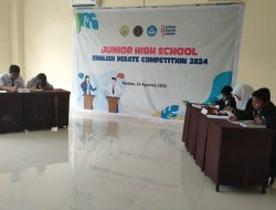 SMP 1 Baubau Juara I Debat Bahasa Inggris